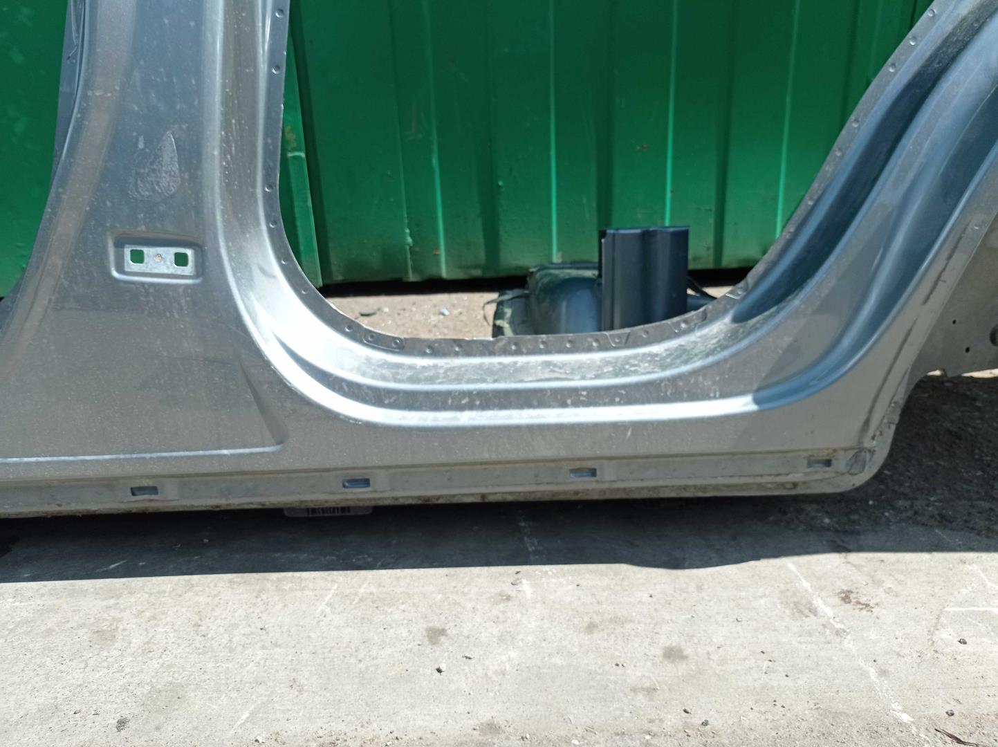 Кузовной элемент