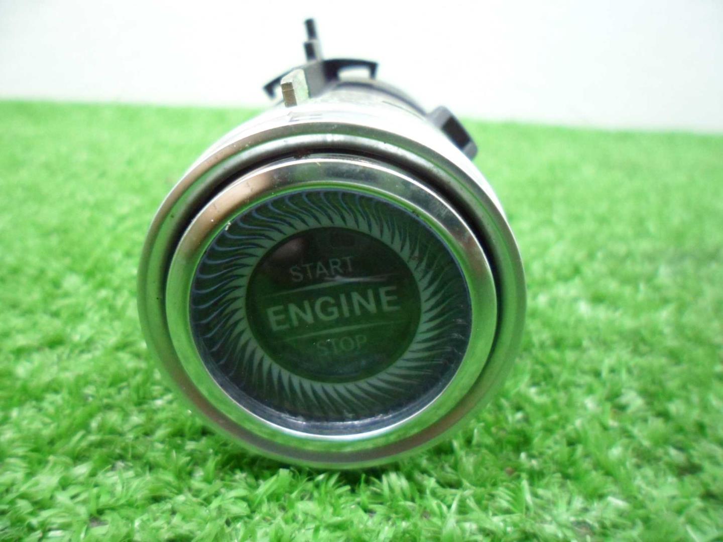 Кнопка запуска двигателя