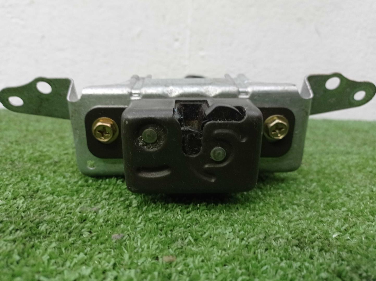 Замок багажника