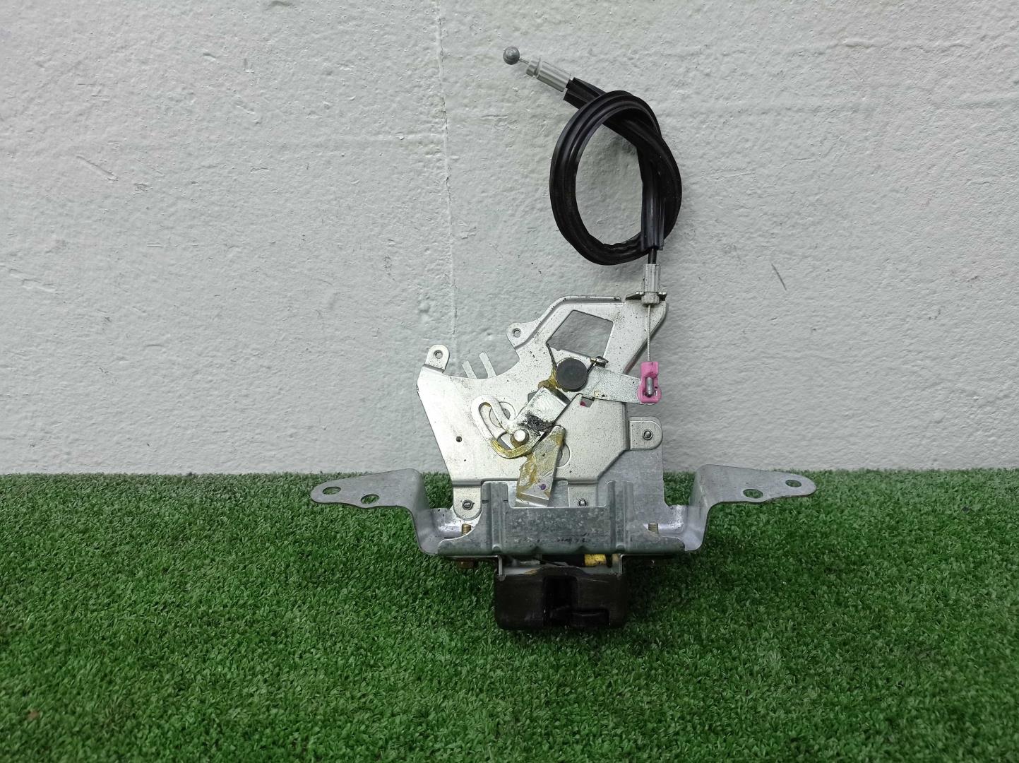 Замок багажника