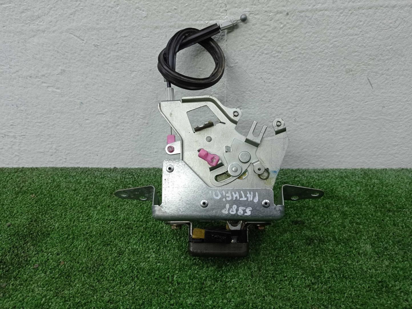 Замок багажника