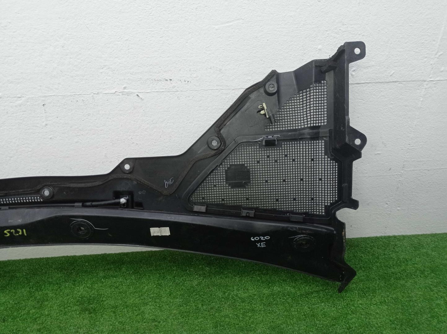 Решетка стеклоочистителей (Жабо)