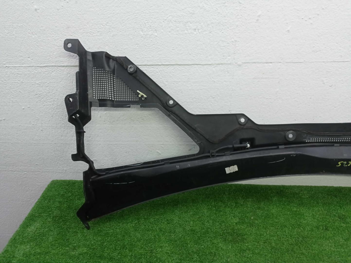 Решетка стеклоочистителей (Жабо)