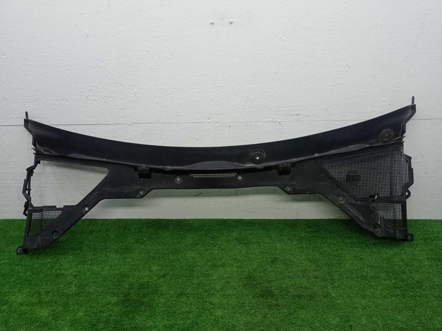 Решетка стеклоочистителей (Жабо)