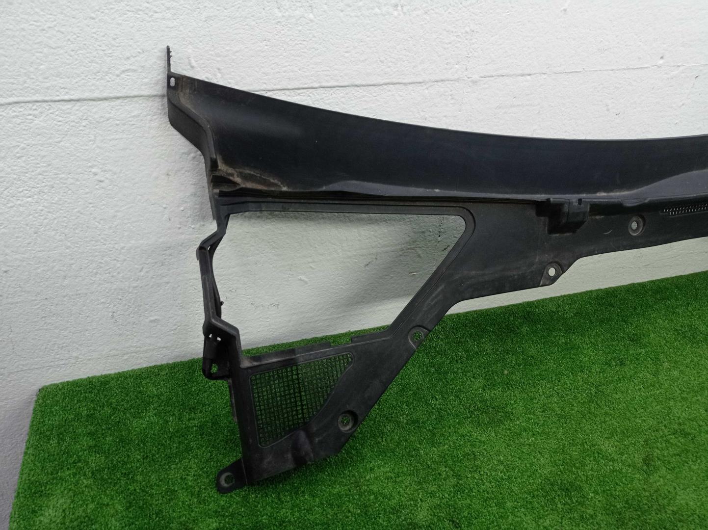 Решетка стеклоочистителей (Жабо)