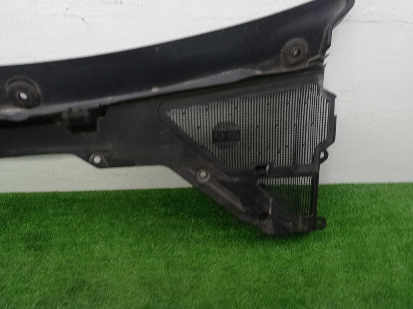 Решетка стеклоочистителей (Жабо)