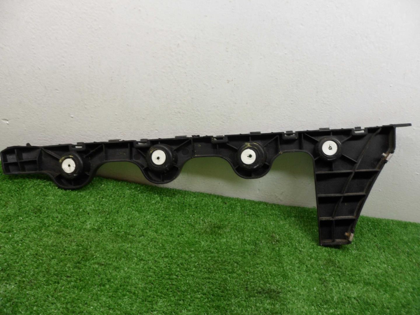 Кронштейн заднего бампера