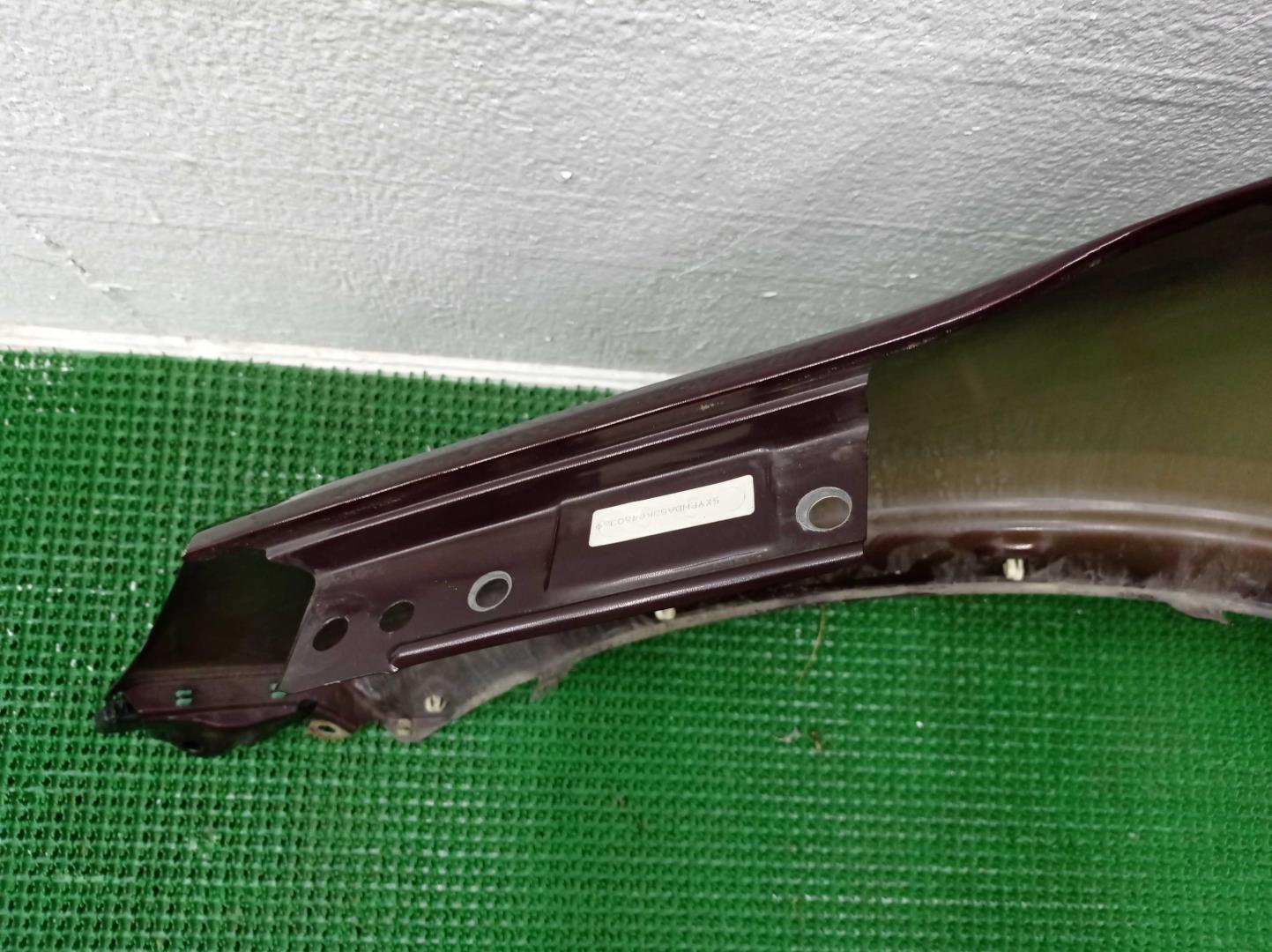 Крыло переднее правое