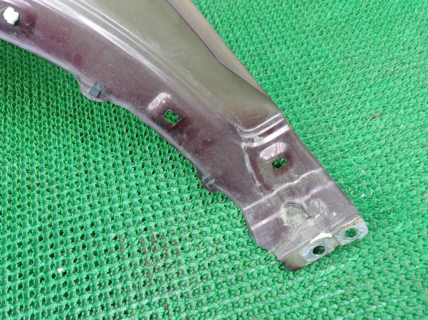 Крыло переднее правое