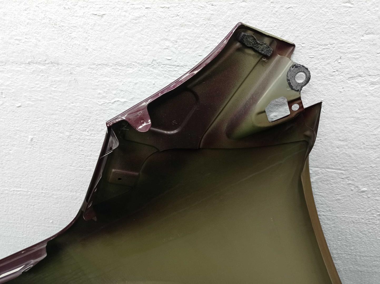 Крыло переднее правое