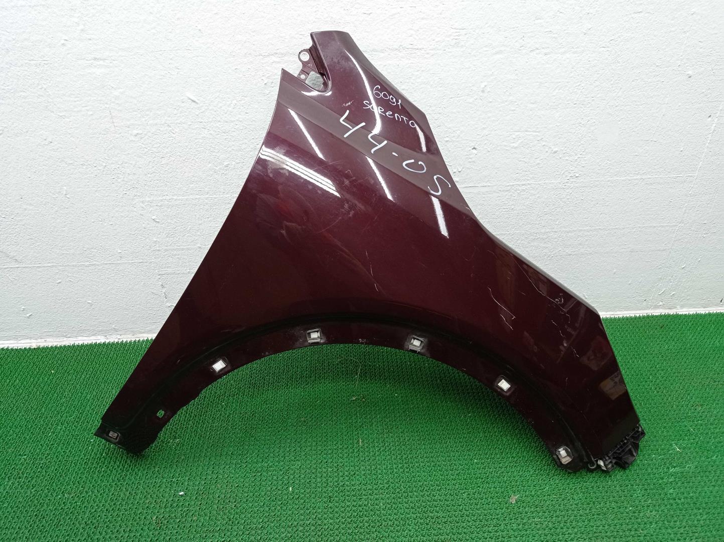 Крыло переднее правое