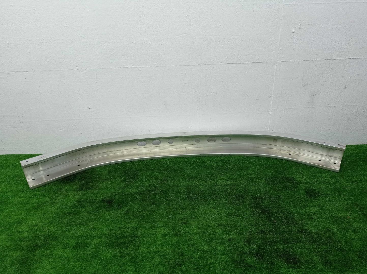 Усилитель переднего бампера