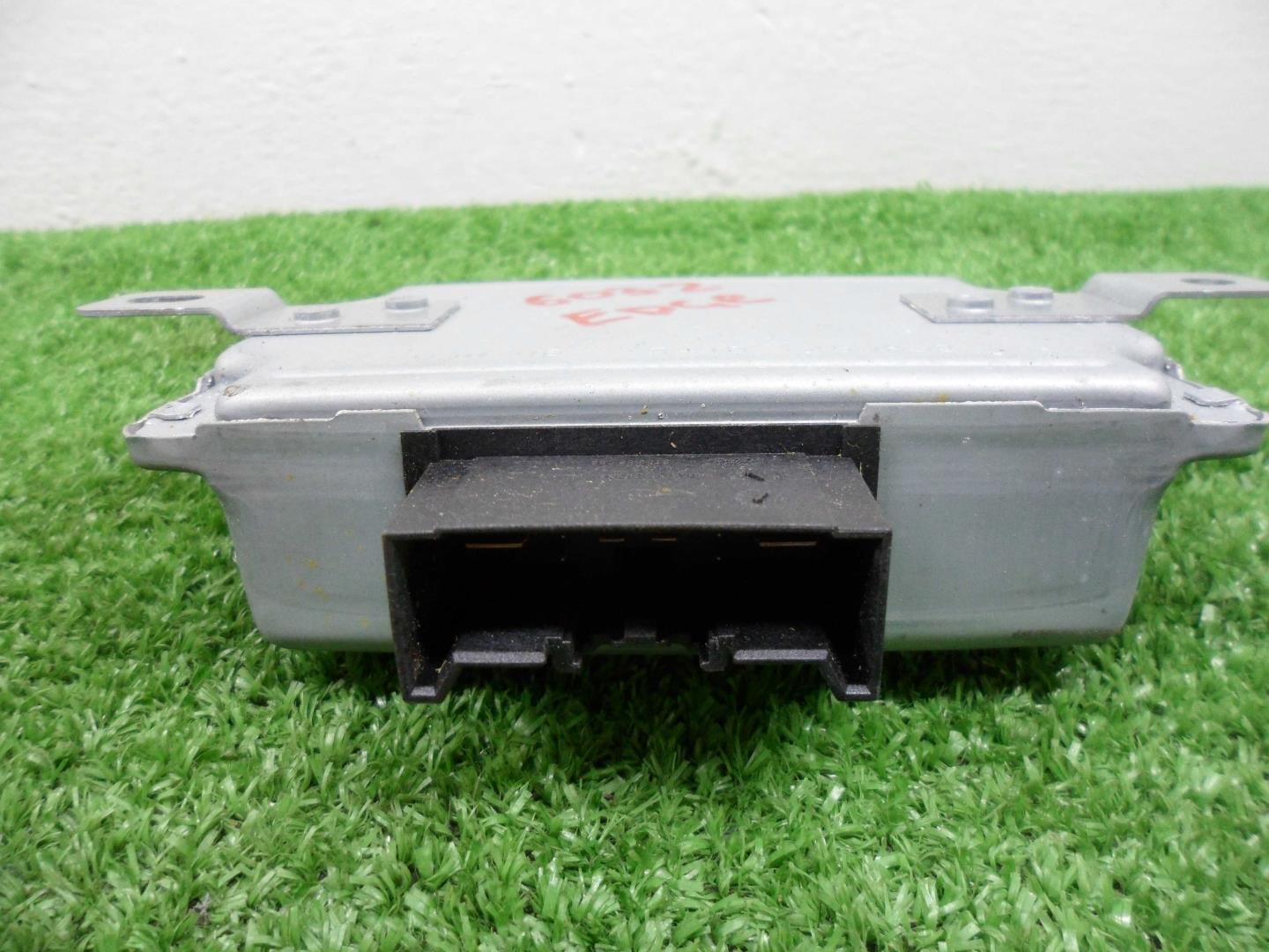 Преобразователь напряжения (адаптер)