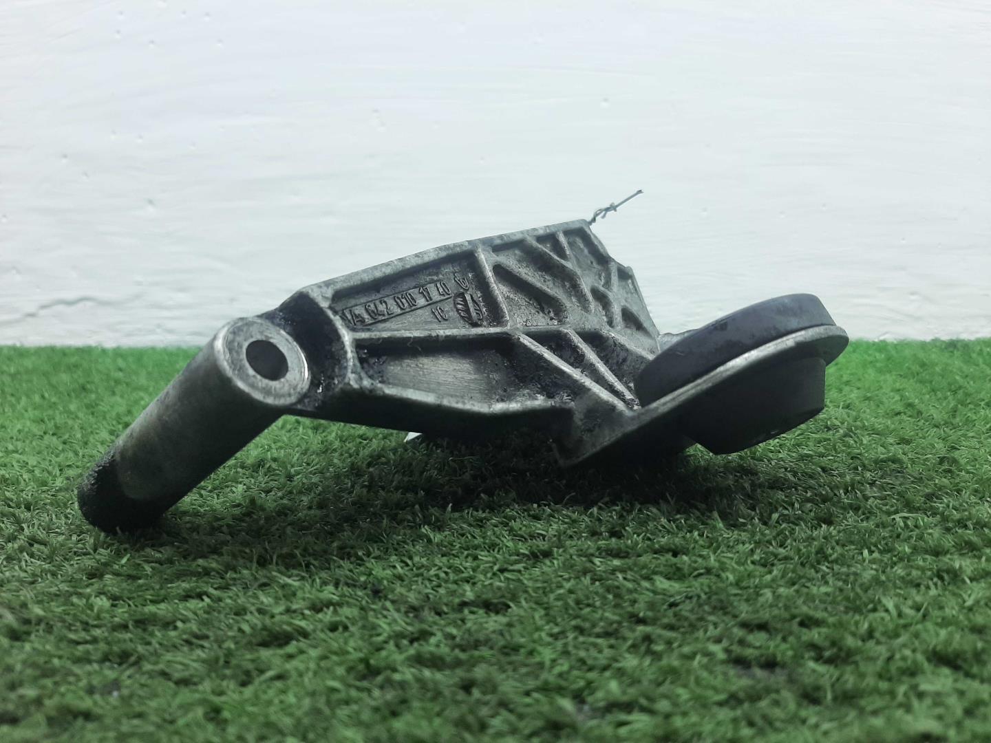 Кронштейн двигателя