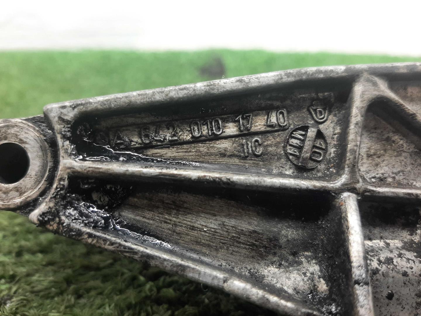 Кронштейн двигателя