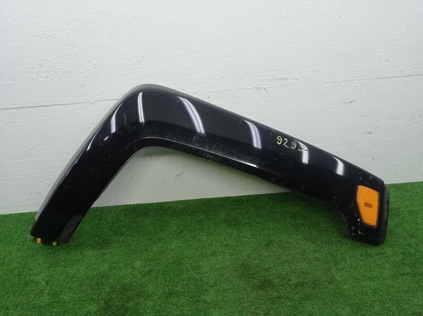 Накладка переднего крыла правого