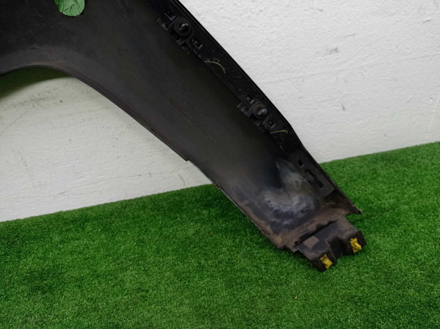 Накладка переднего крыла правого