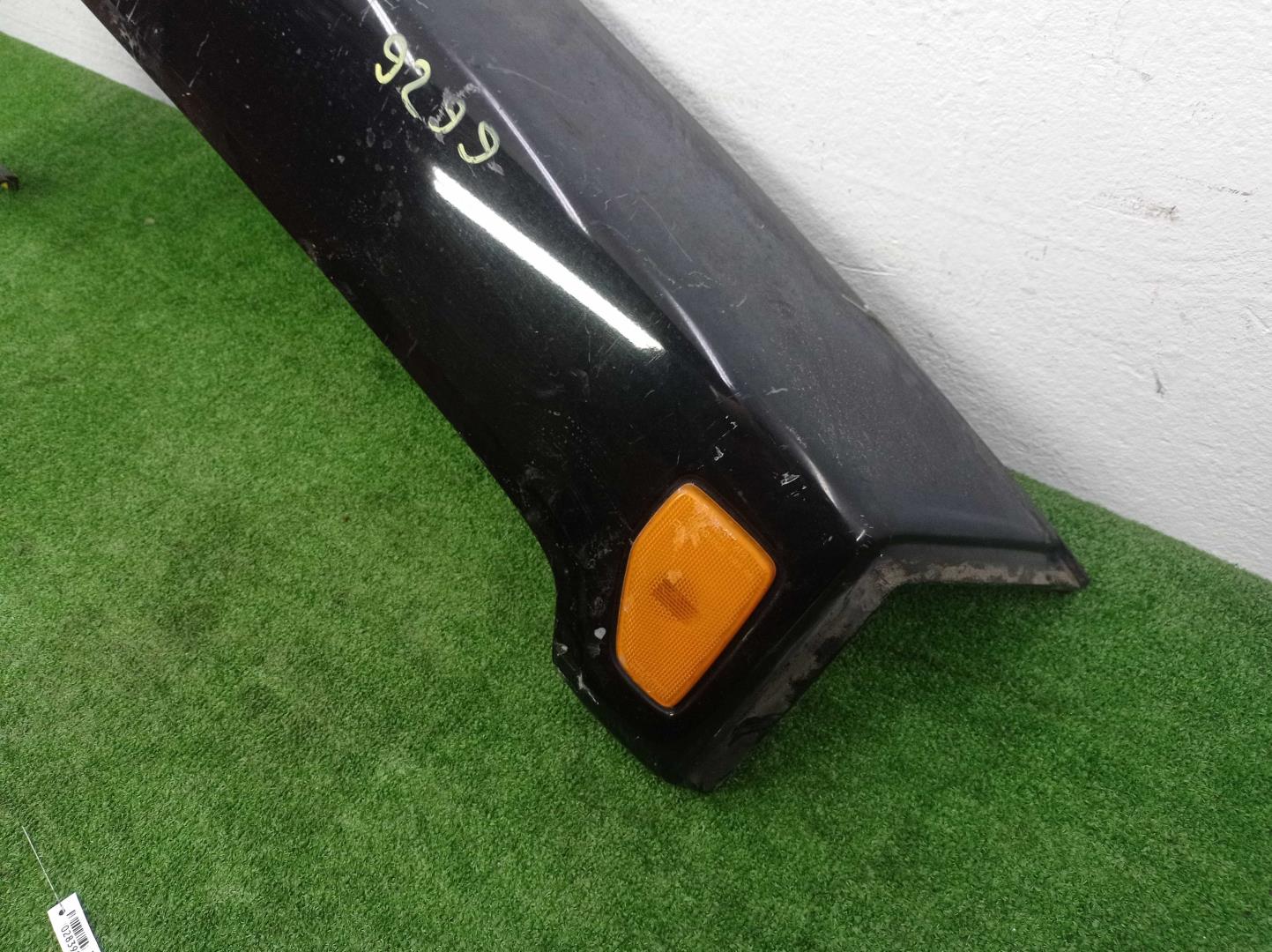 Накладка переднего крыла правого