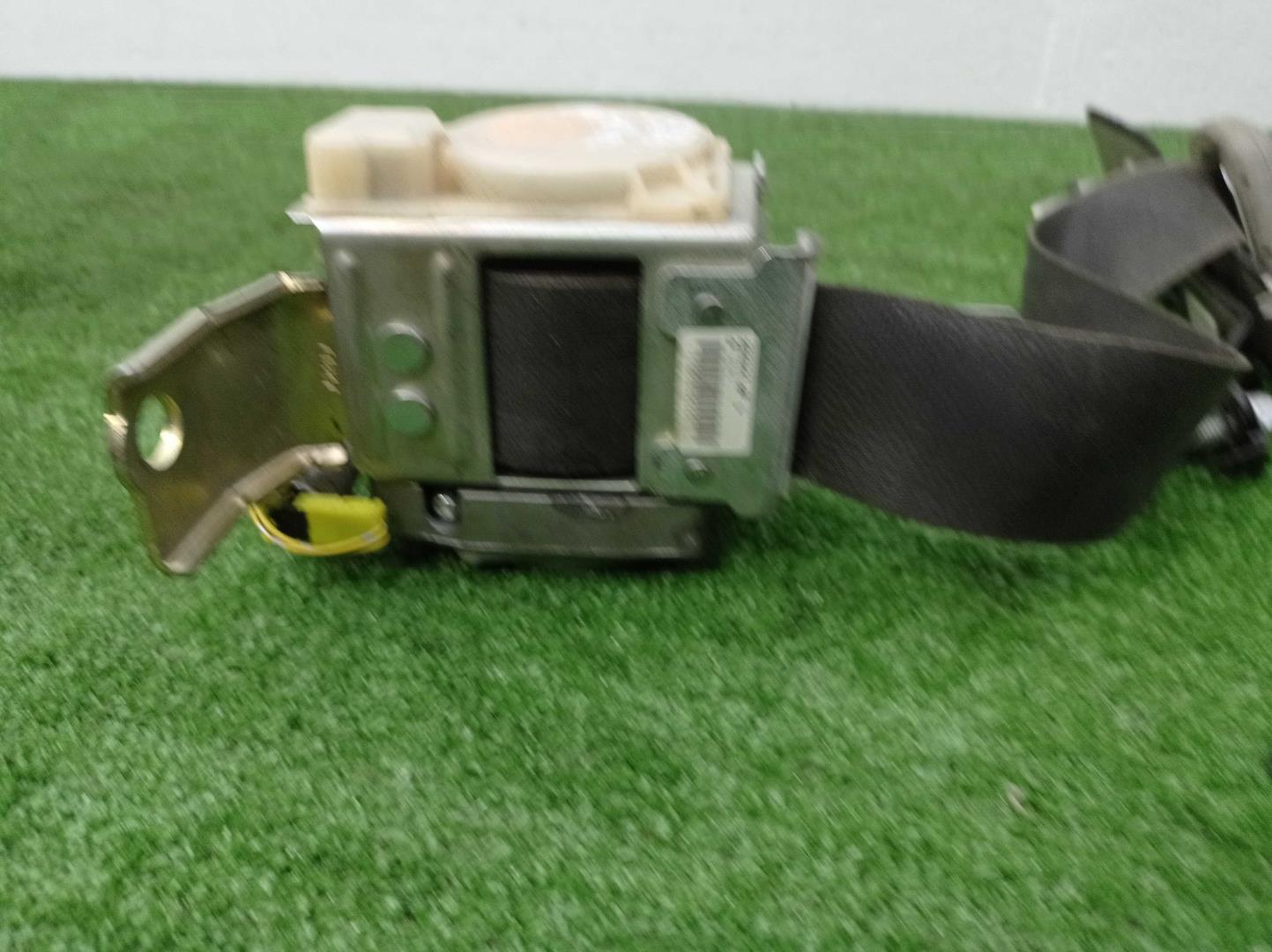 Ремень безопасности