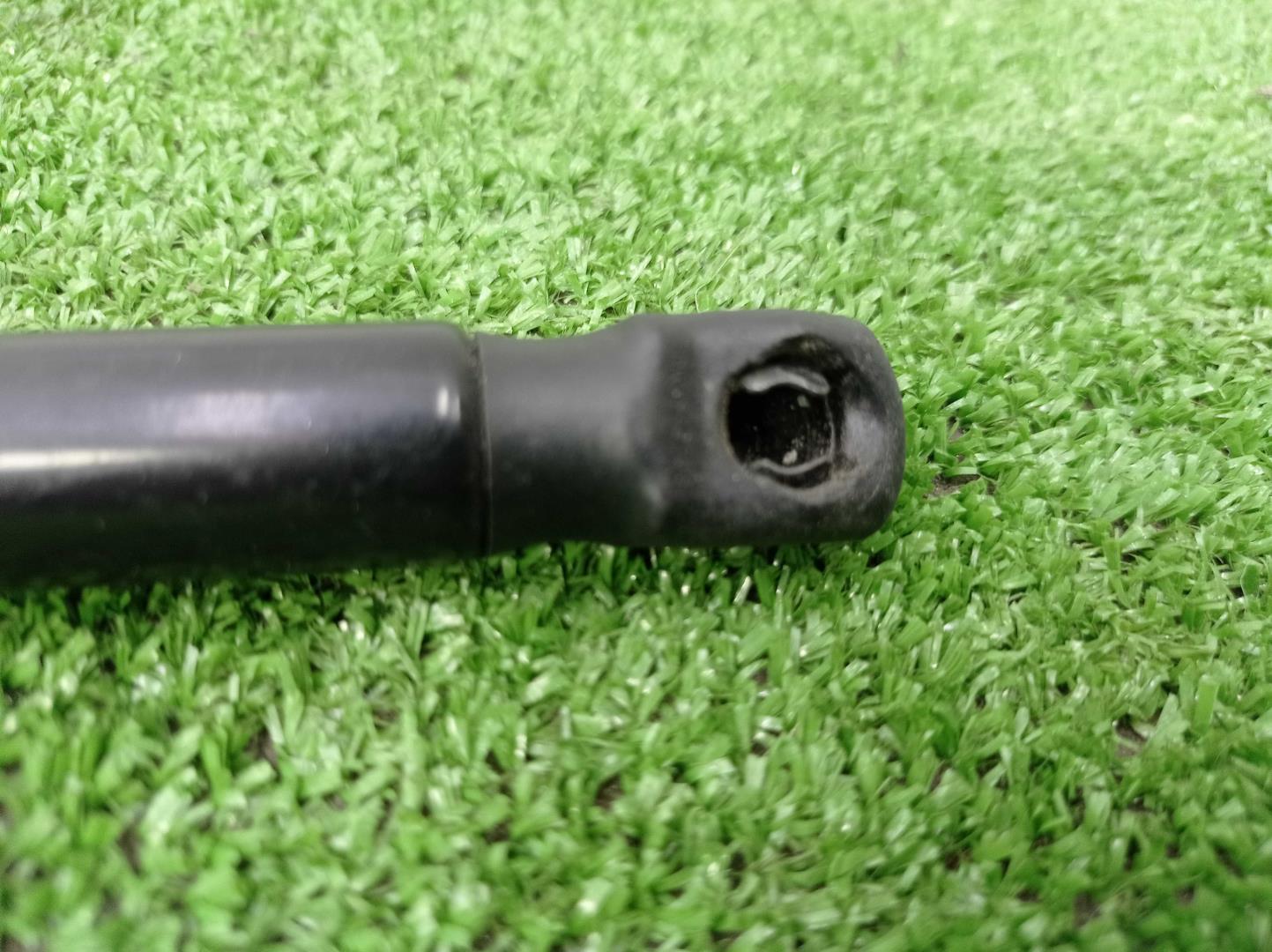 Амортизатор капота