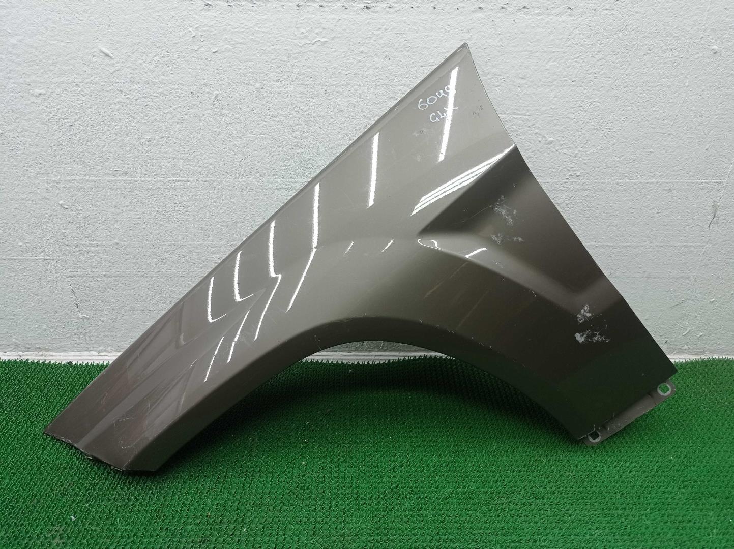 Крыло переднее левое