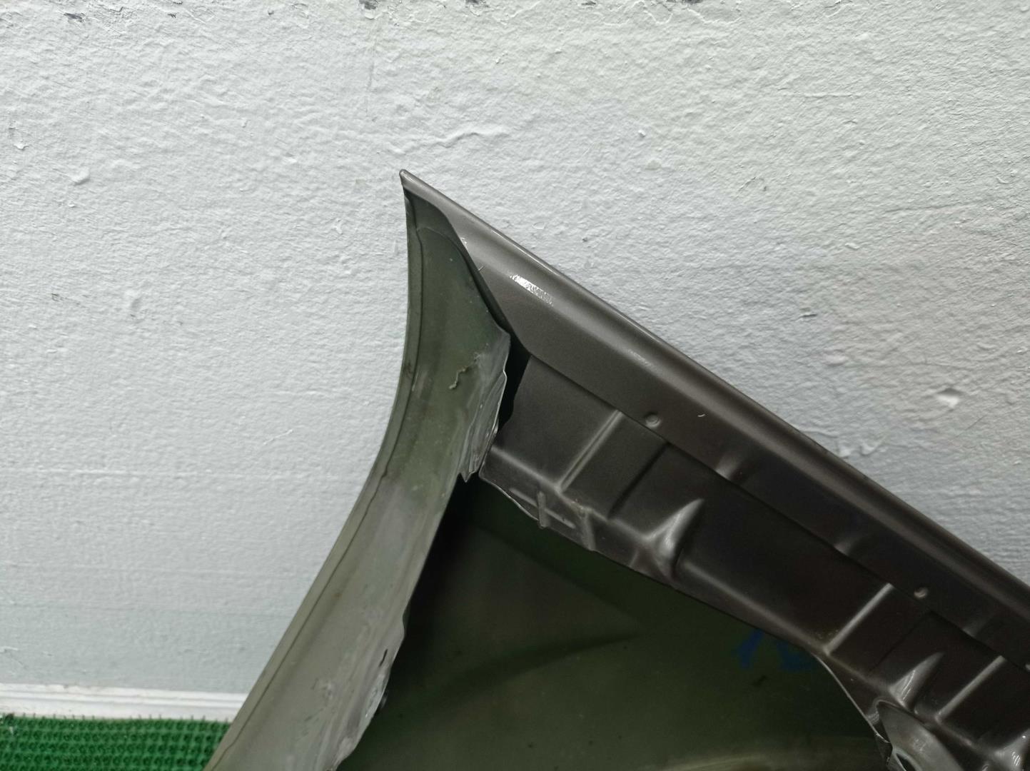 Крыло переднее левое