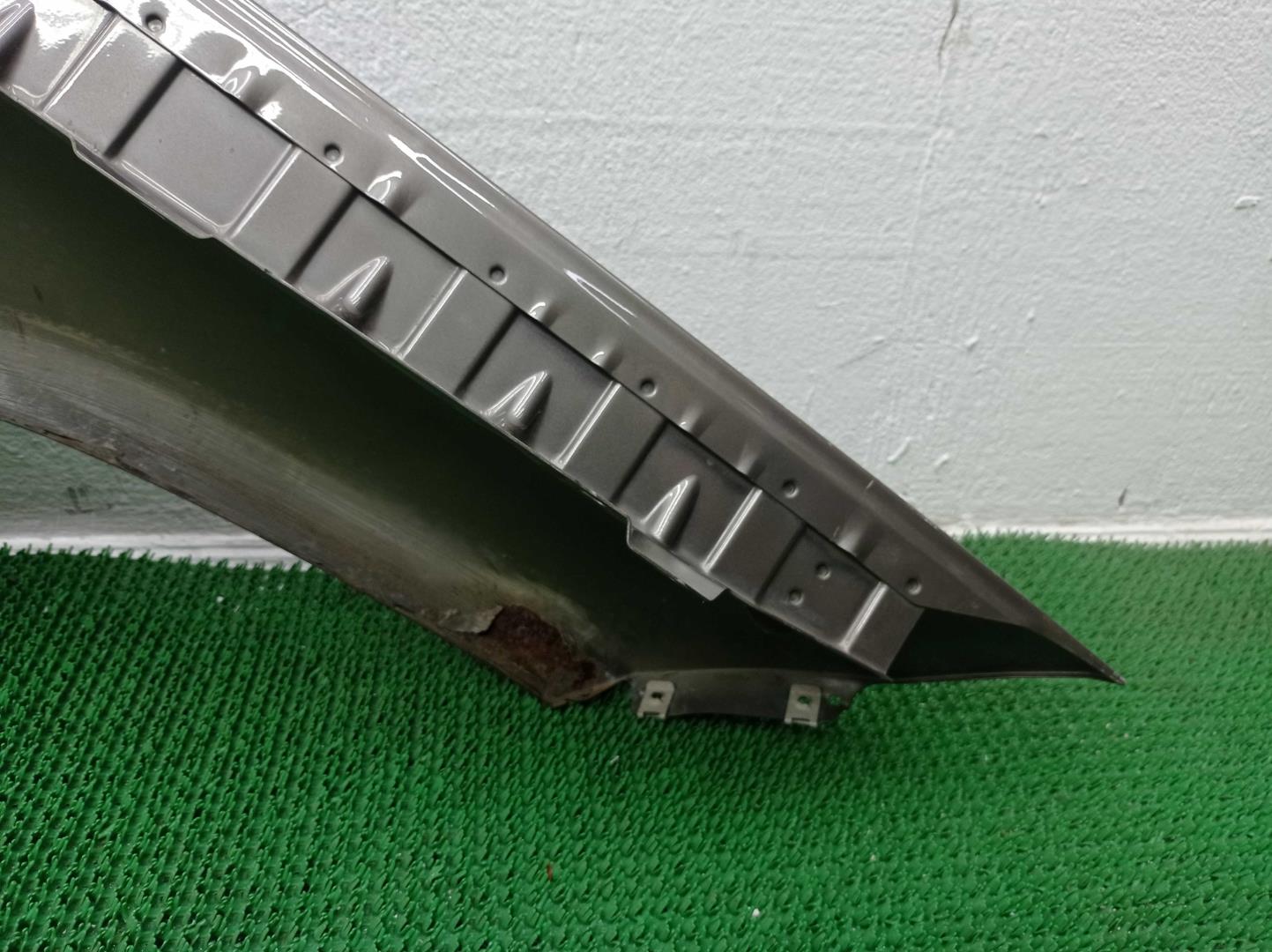 Крыло переднее левое