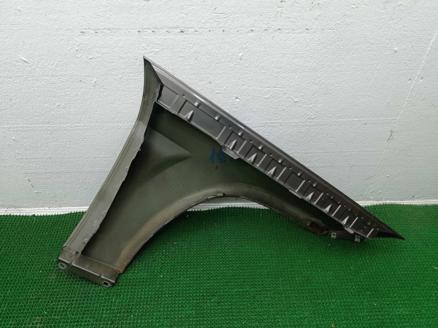 Крыло переднее левое