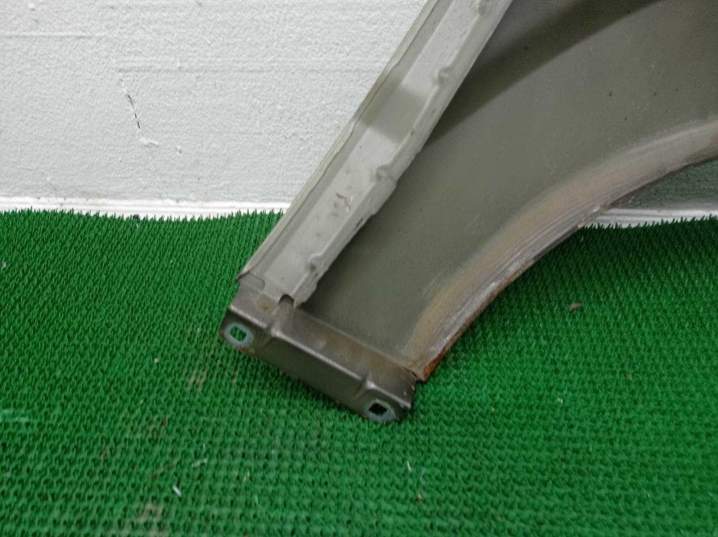 Крыло переднее левое