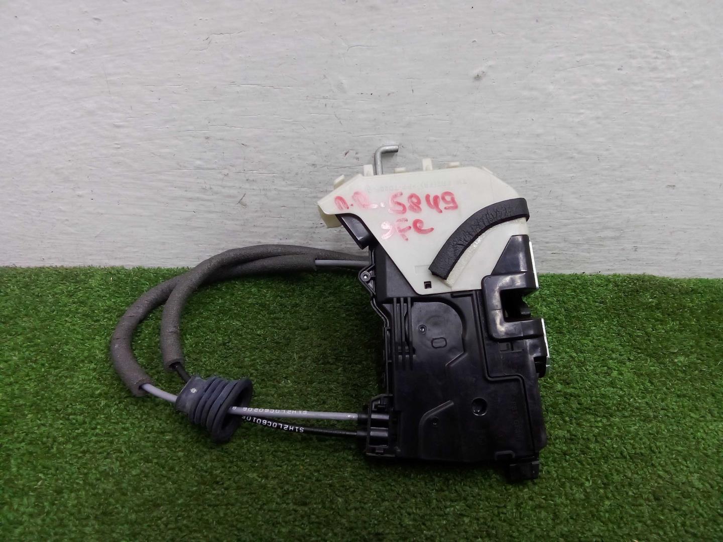 Замок двери передней правой