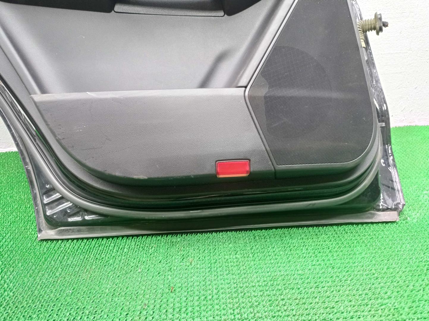 Дверь задняя левая