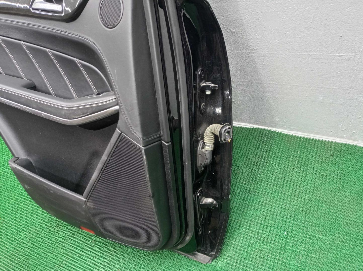 Дверь задняя левая