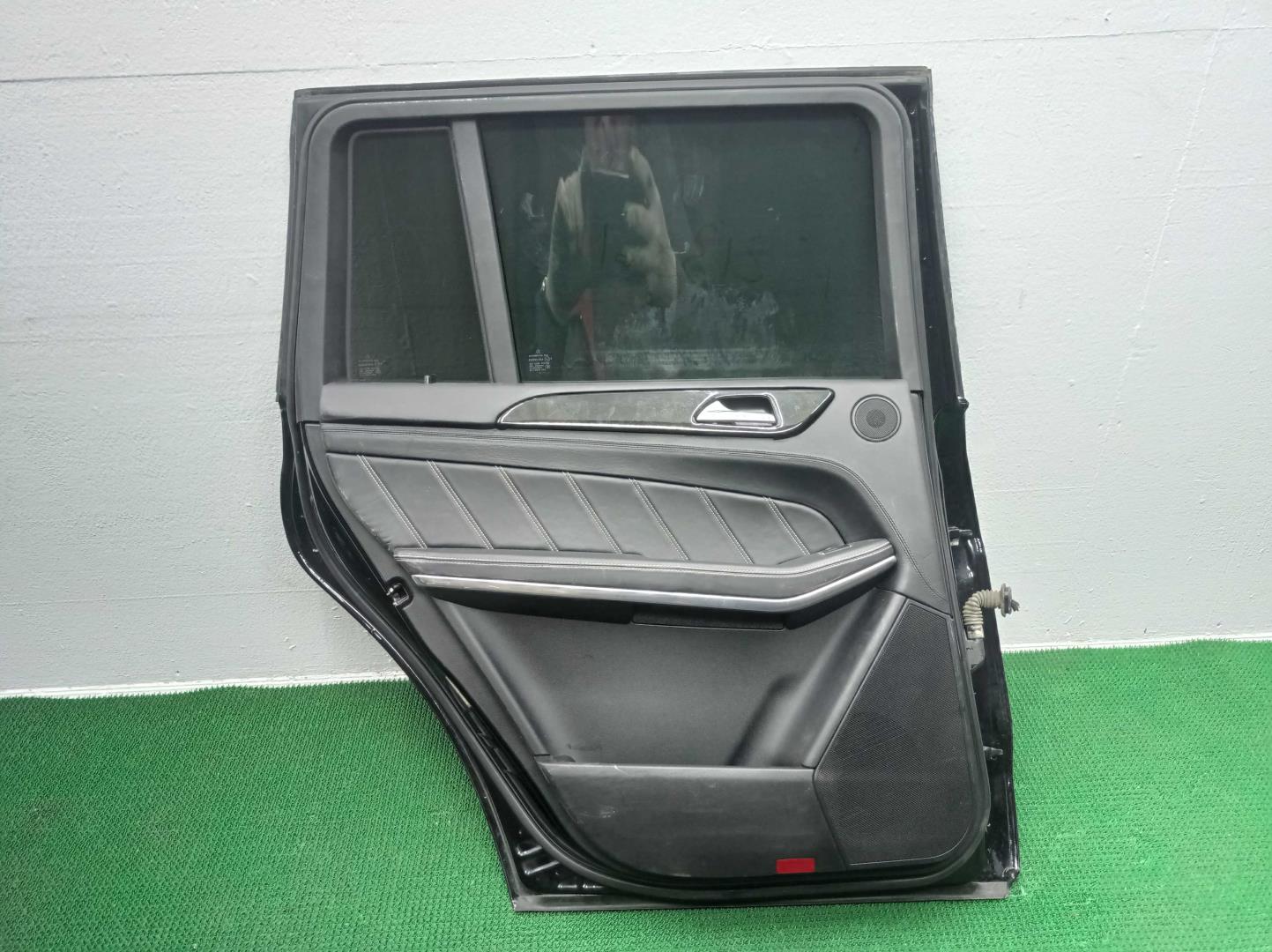 Дверь задняя левая