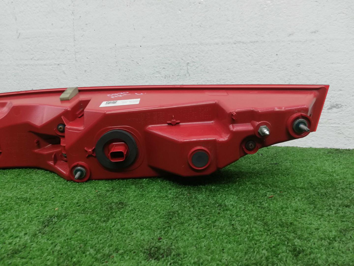 Фонарь задний наружный левый