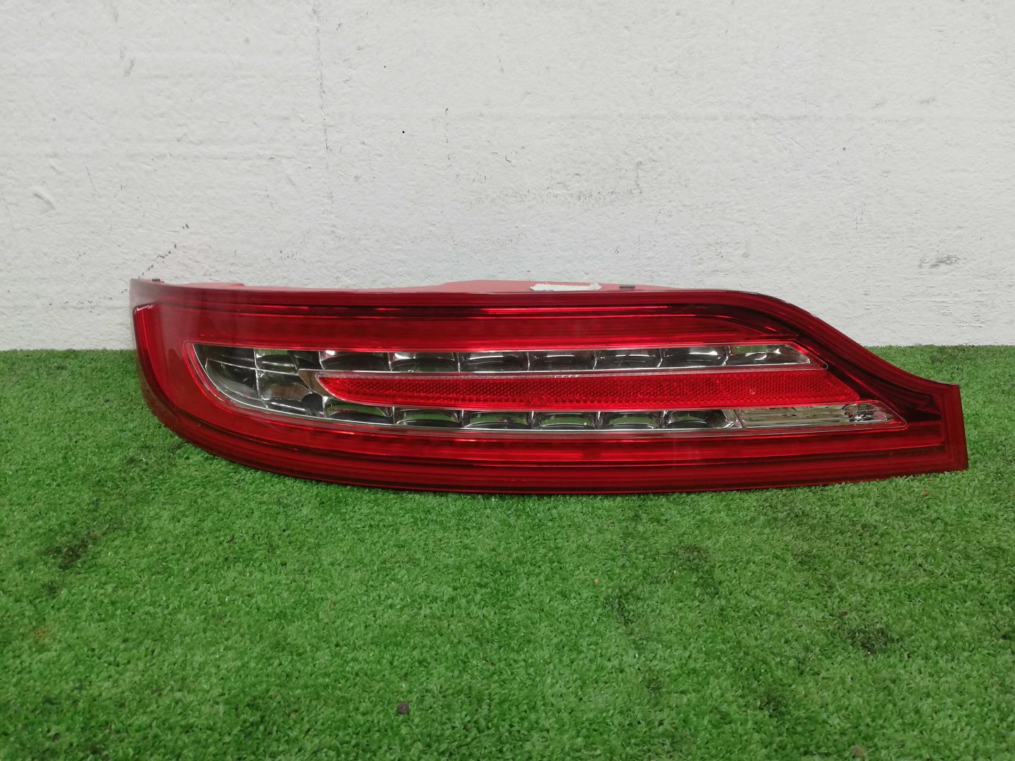 Фонарь задний наружный левый