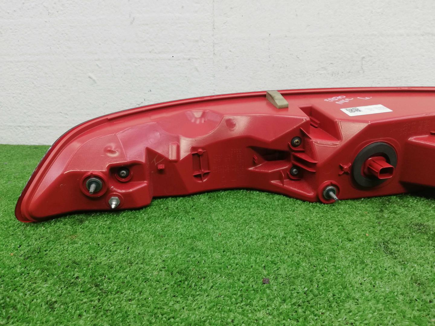 Фонарь задний наружный левый