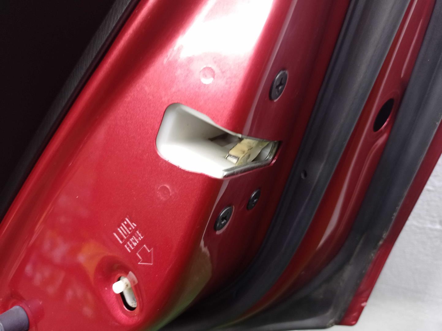 Стекло двери задней правой