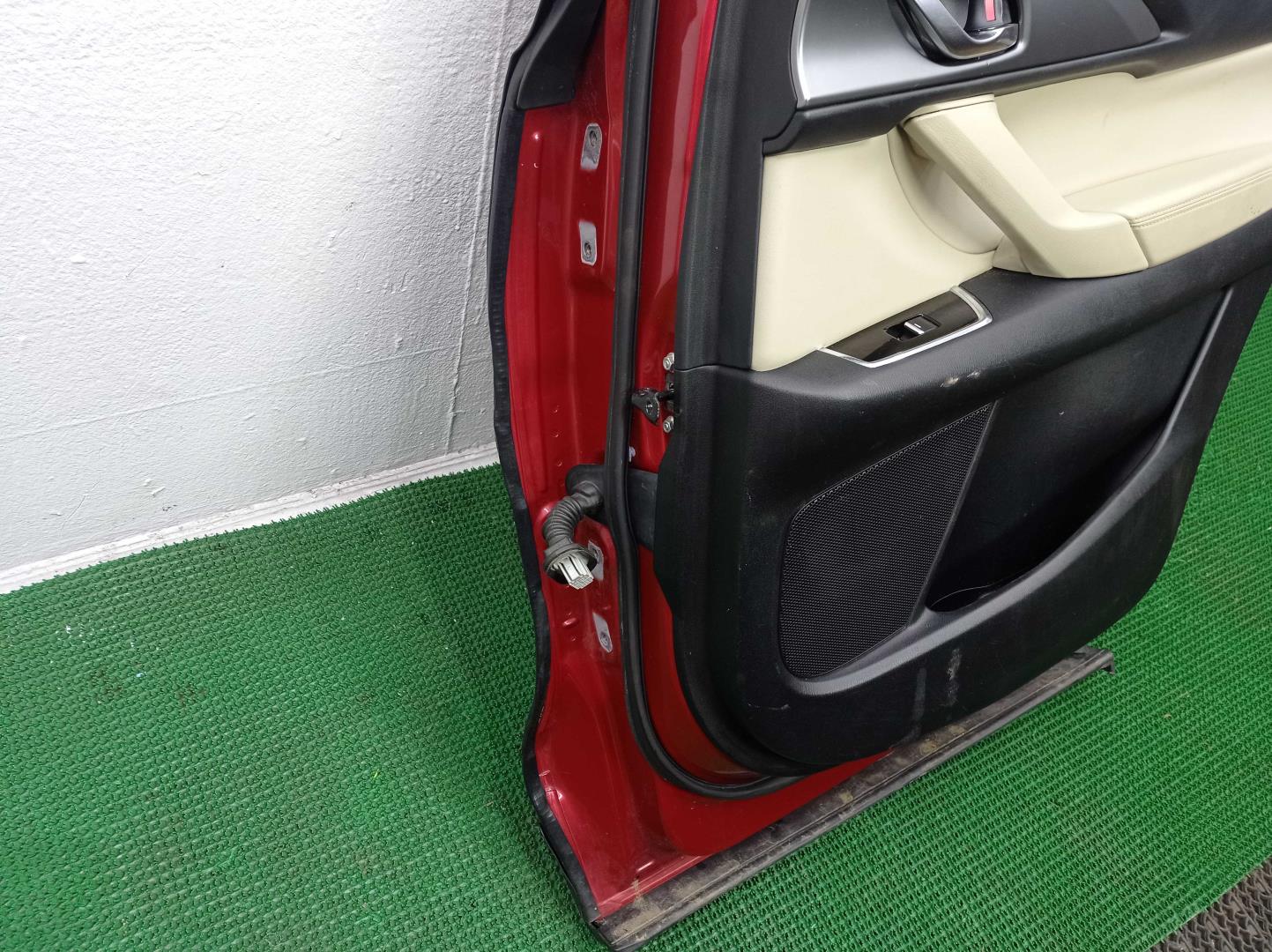 Стекло двери задней правой