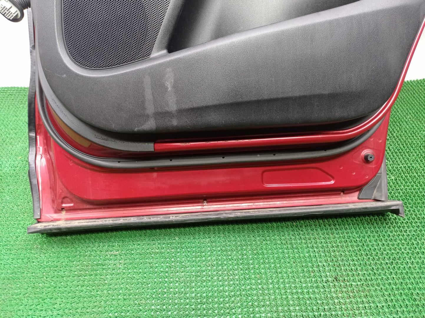 Стекло двери задней правой