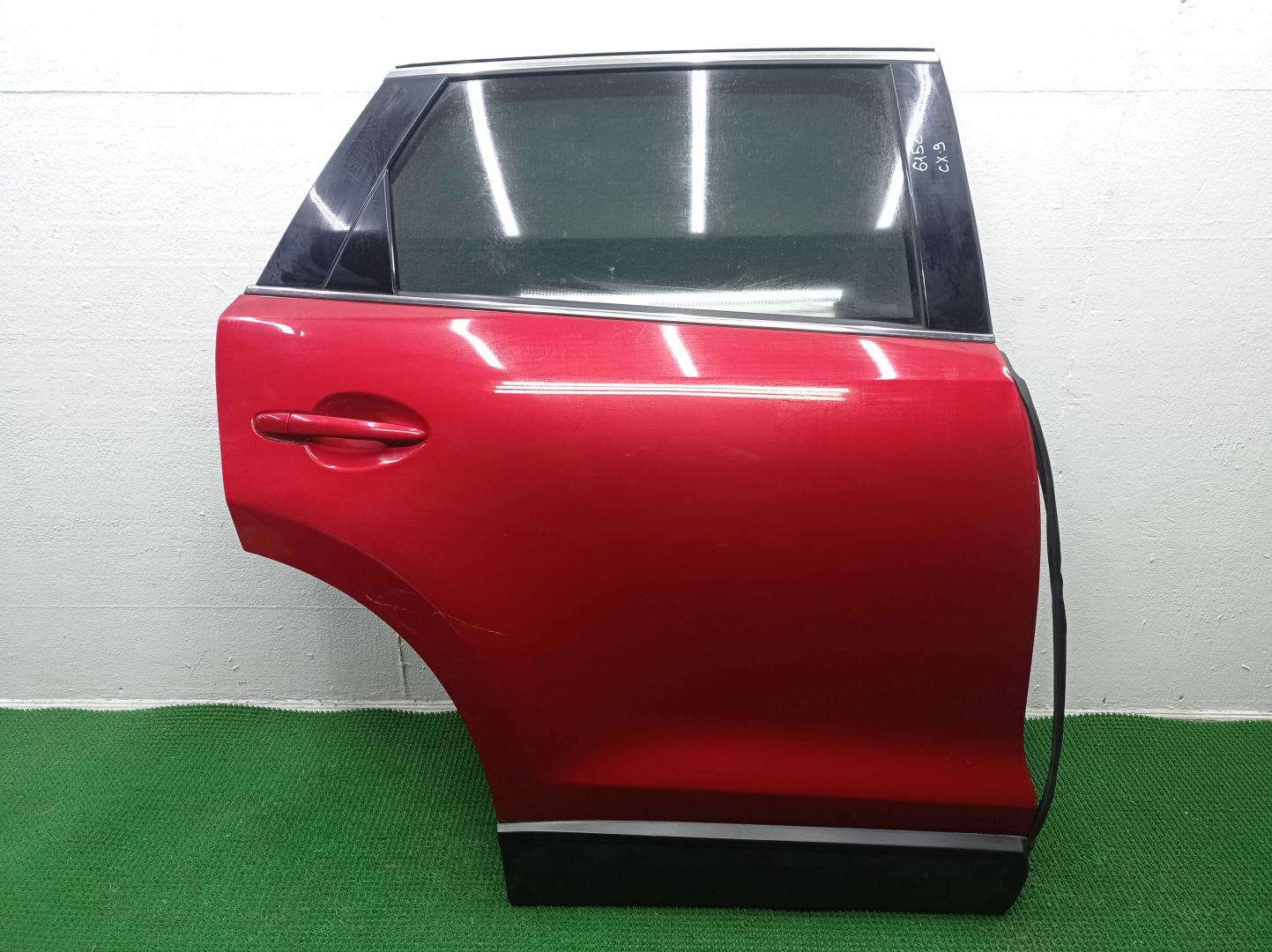 Стекло двери задней правой