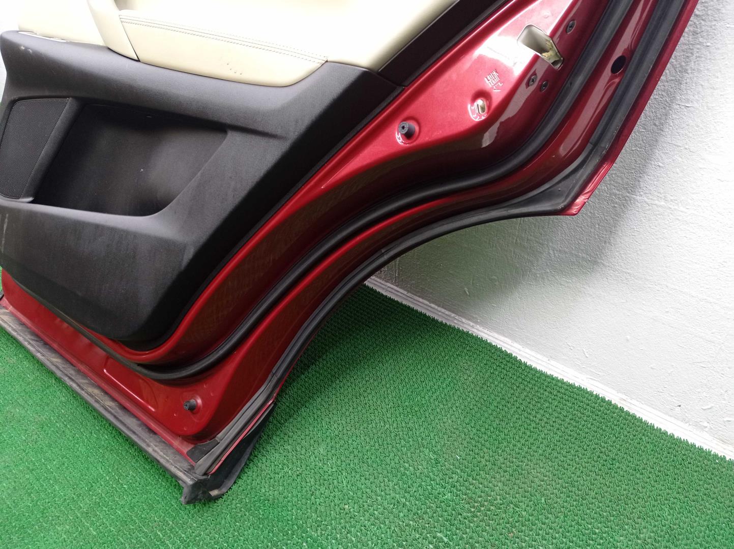 Стекло двери задней правой