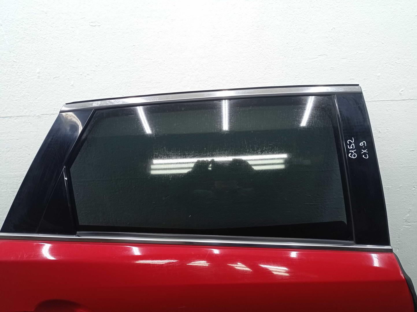 Стекло двери задней правой