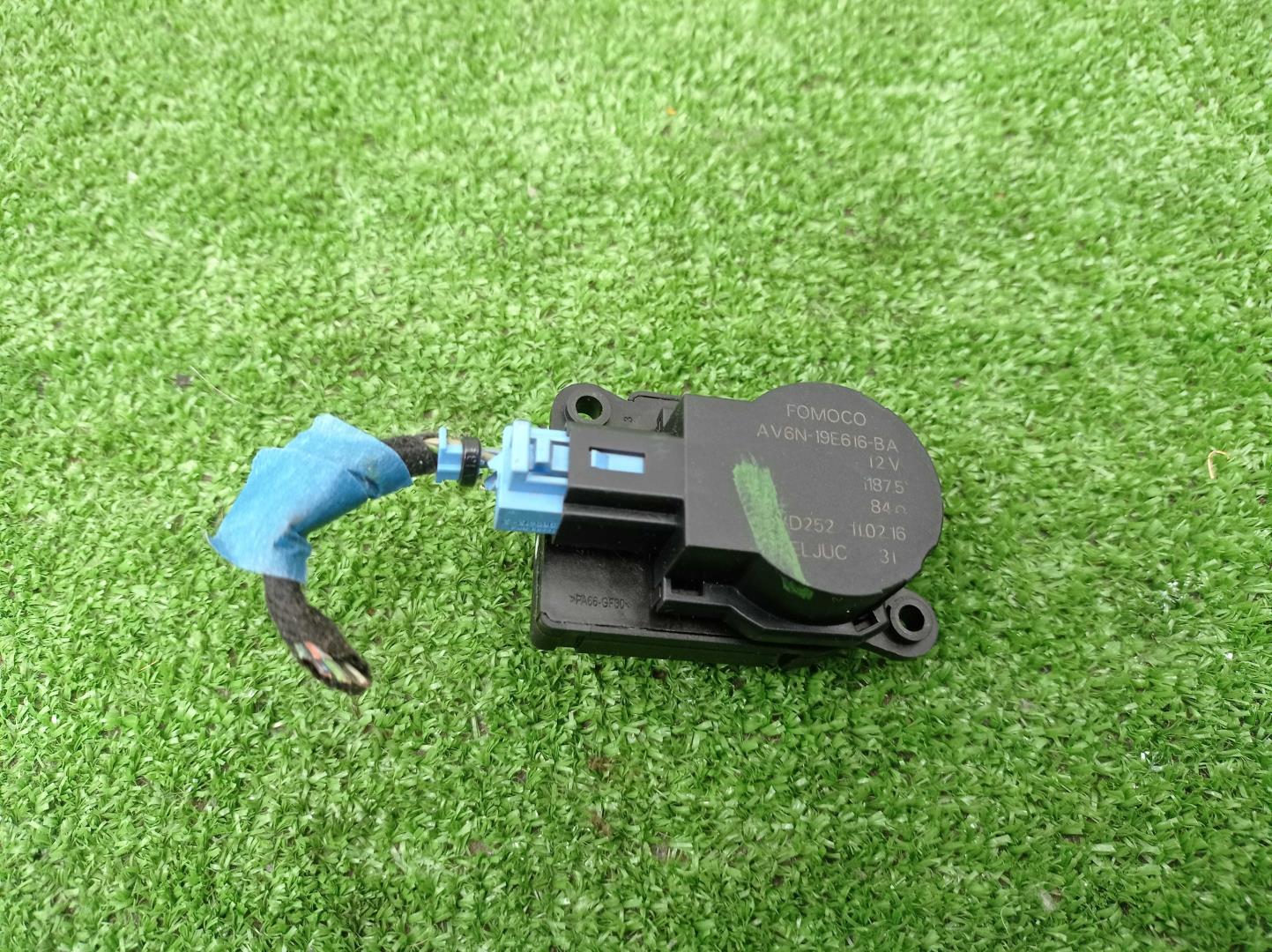 Моторчик заслонки печки