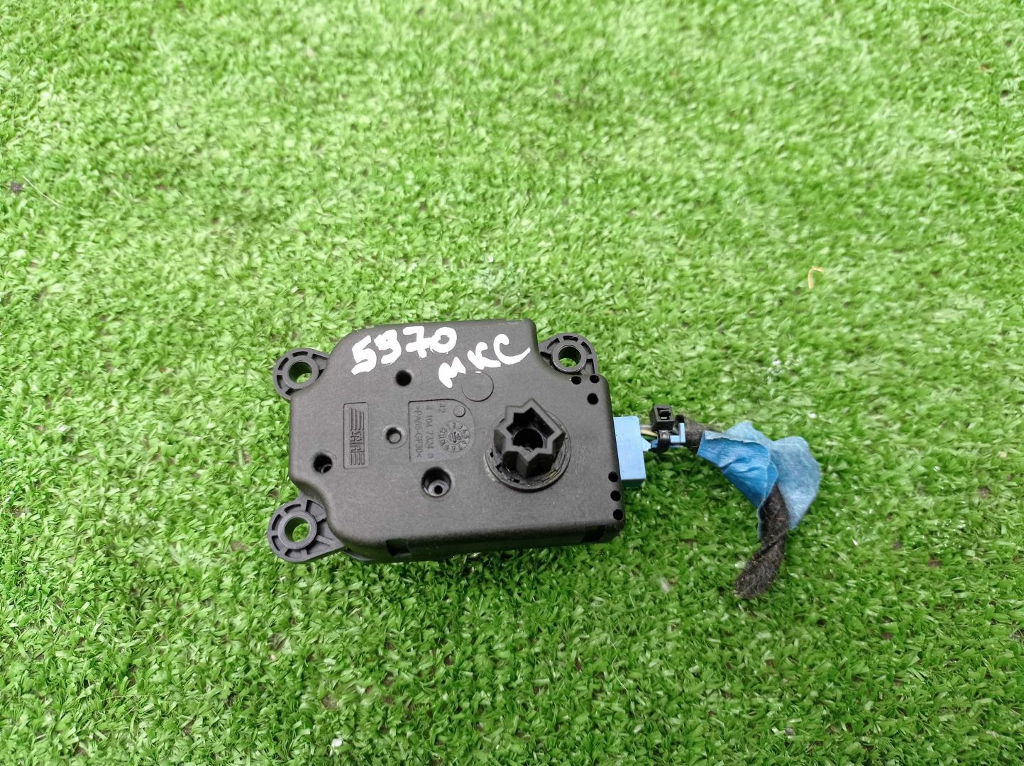 Моторчик заслонки печки