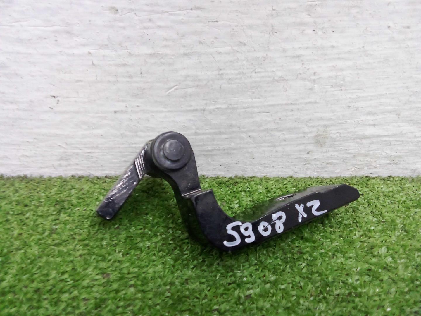 Петля двери