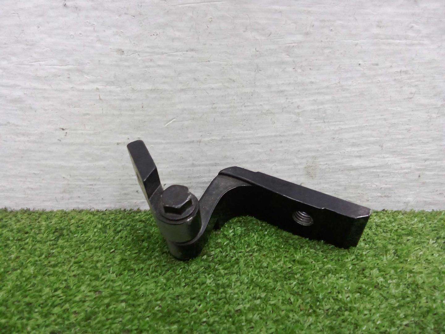 Петля двери