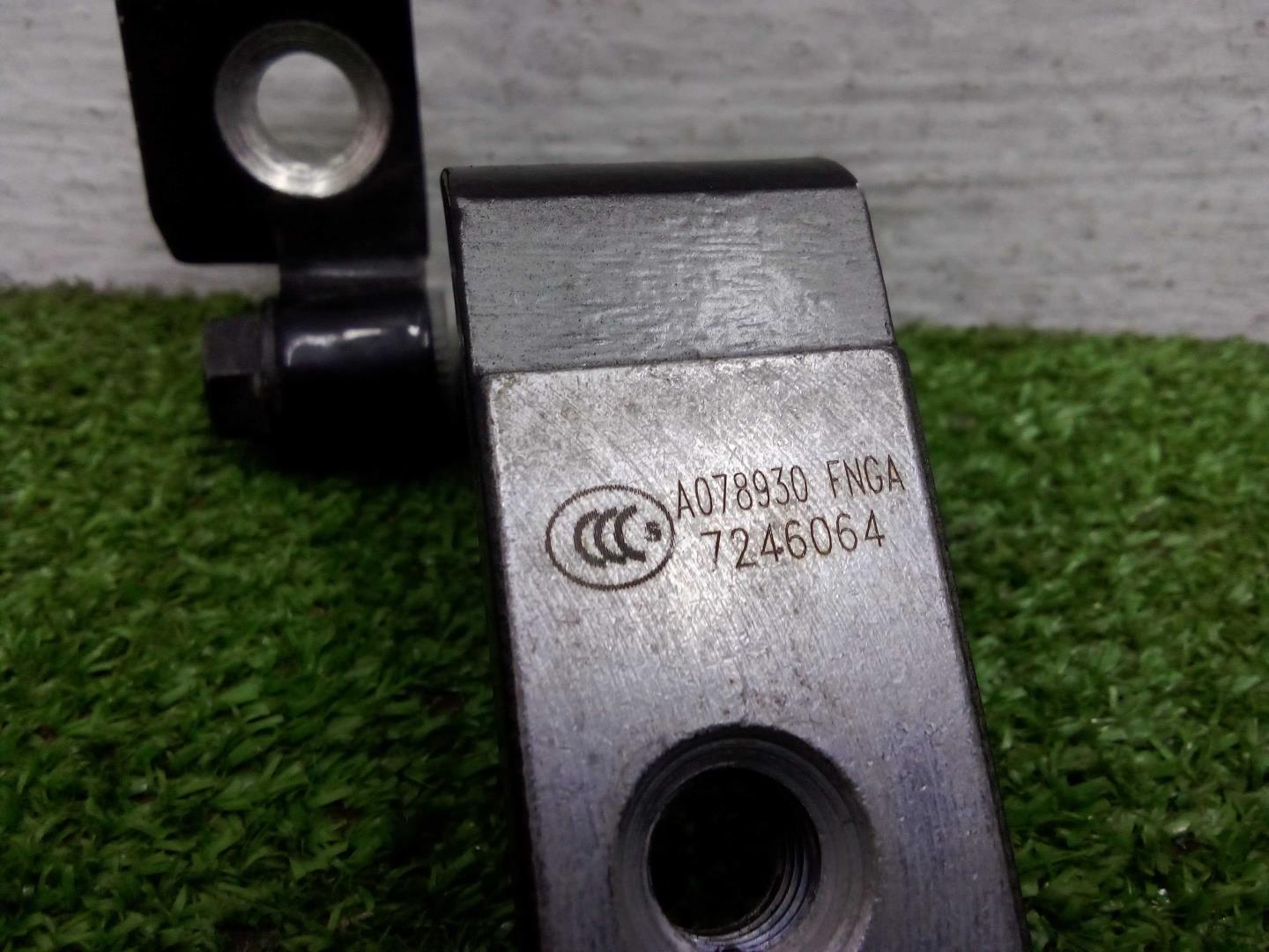 Петля двери