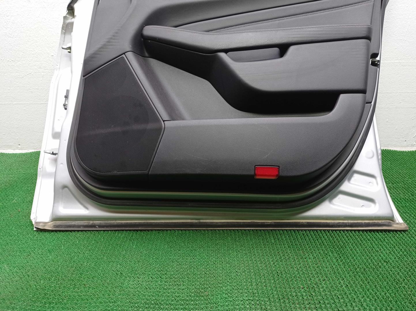 Ручка двери передней наружная правая