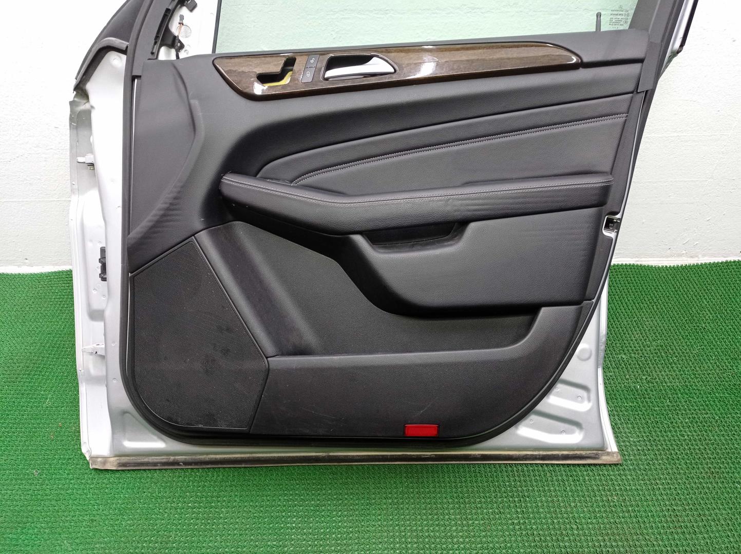 Ручка двери передней наружная правая