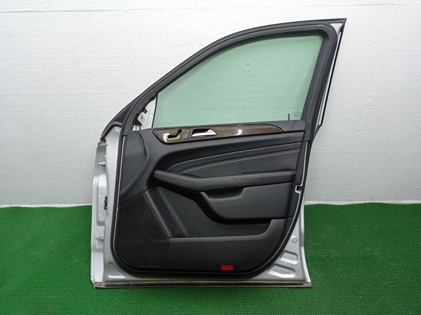 Ручка двери передней наружная правая